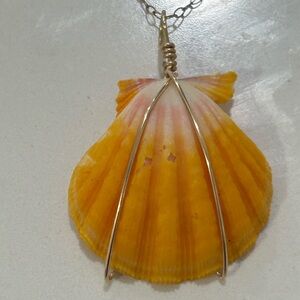 Hawaii Hawaiian Sunrise sea shell necklace 22 inch necklace